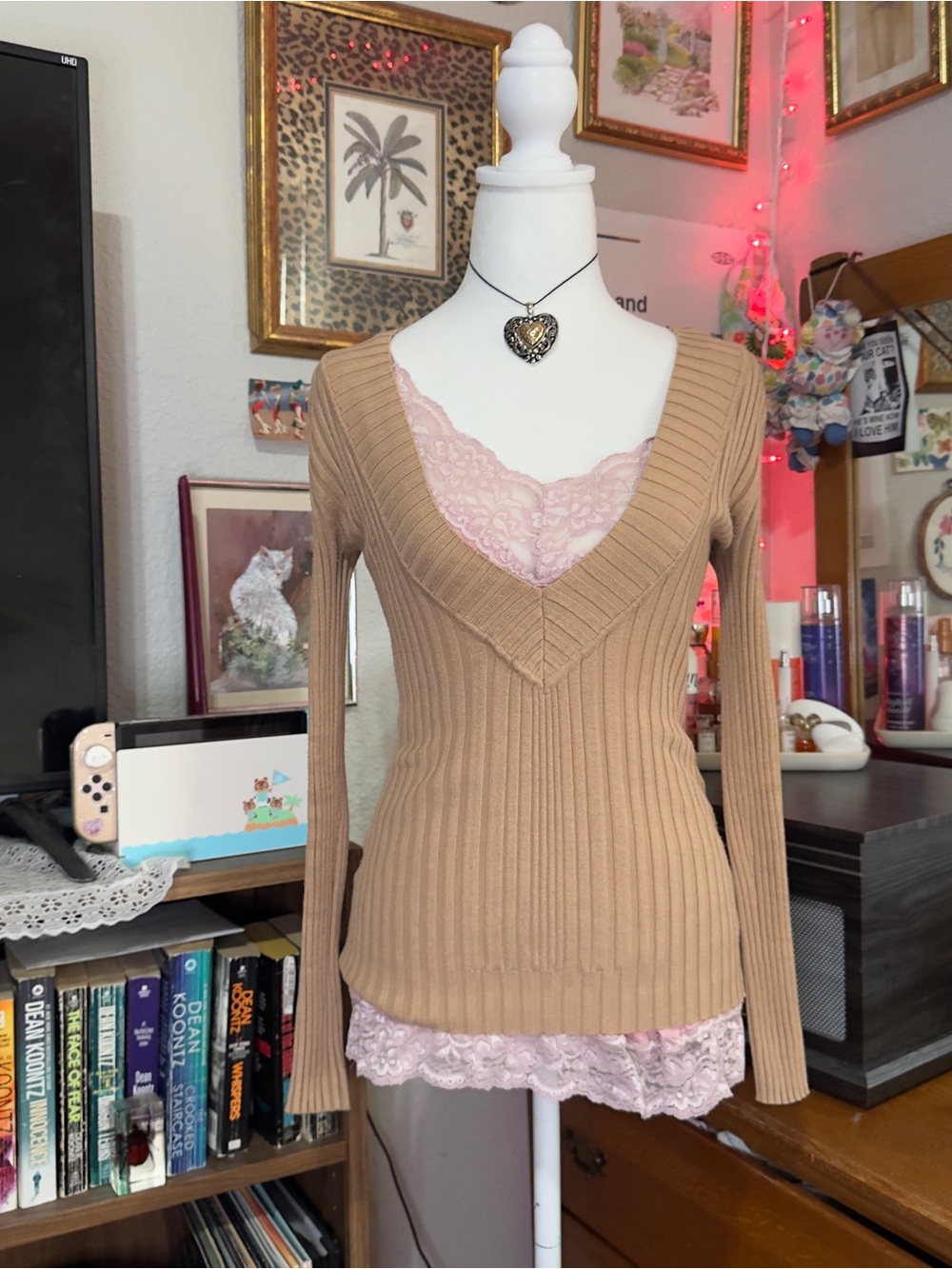 Y2K Ribbed V-Neck Sweater - Picture 9 of 11